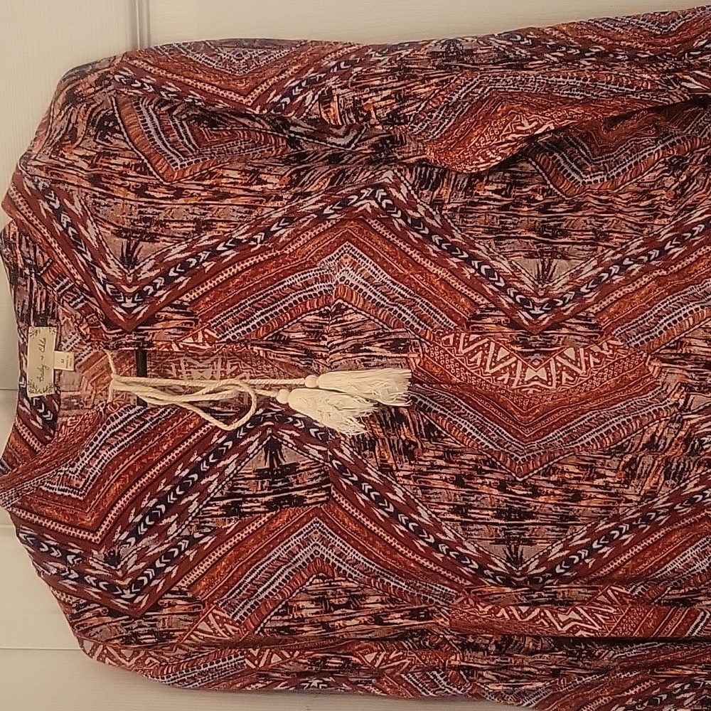 BAILEY & CHLOE pretty top - sz M